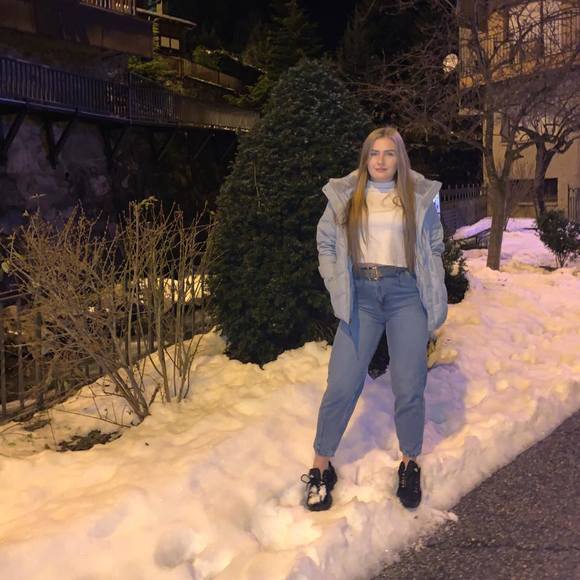 Meet your Posher, Ruth - Picture 1 of 1